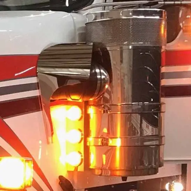 Kenworth W900l Stainless Steel 304 Notched Air Cleaner Hose Guards (For Trucks With Air Cleaner Panels) 1