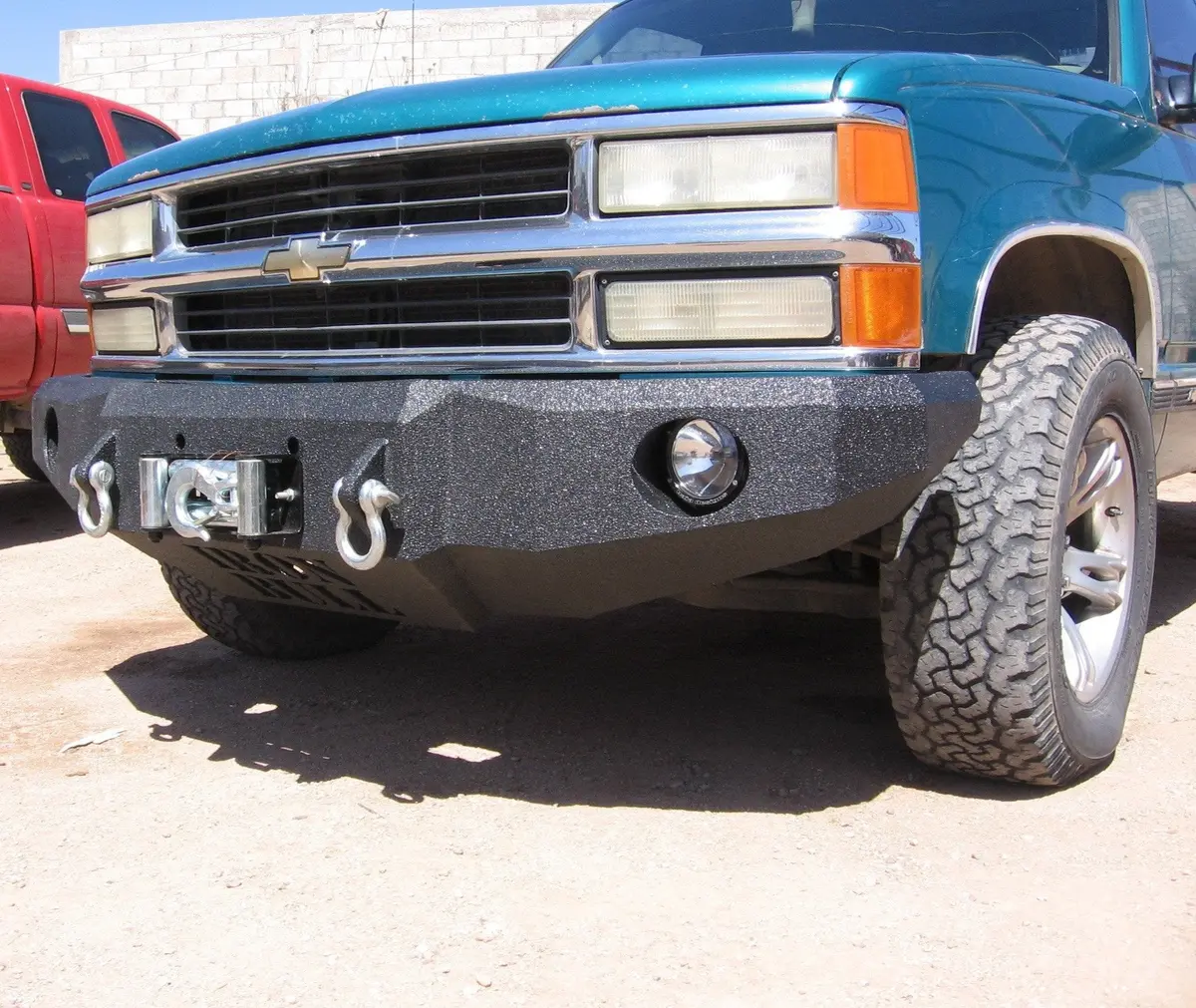 1992-2000 Chevrolet Tahoe/Suburban Front Bumper 1
