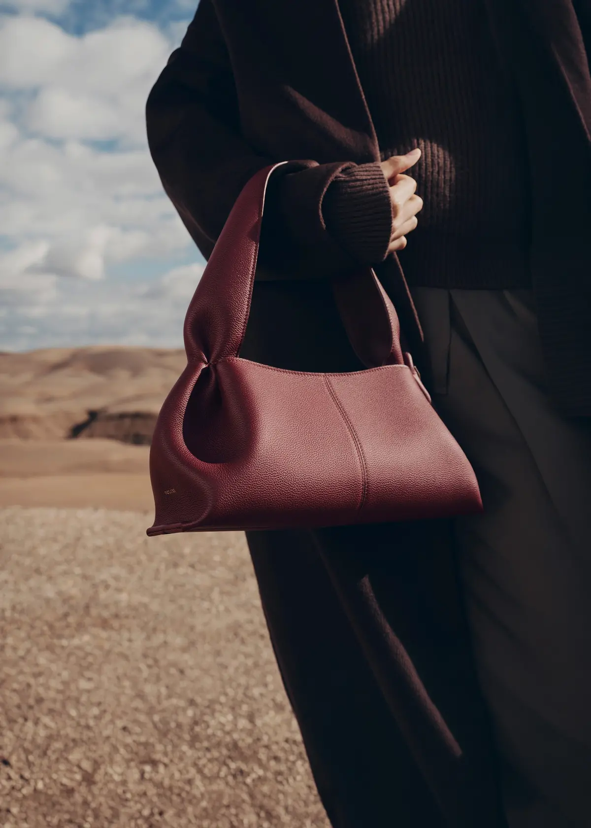 Numéro Neuf East West - Textured Black Cherry 2