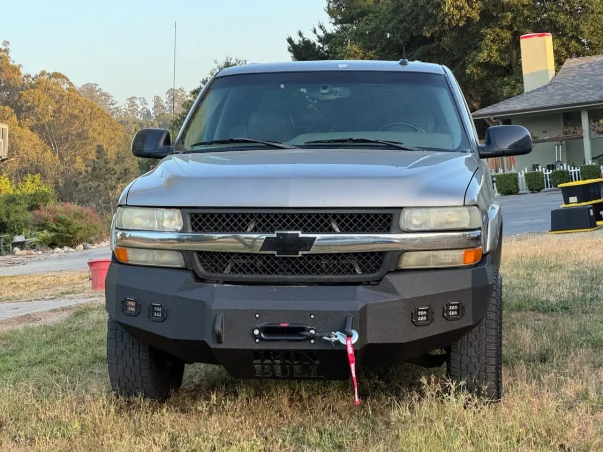 2000-2002 Chevrolet Silverado 2500/3500 Front Bumper 1