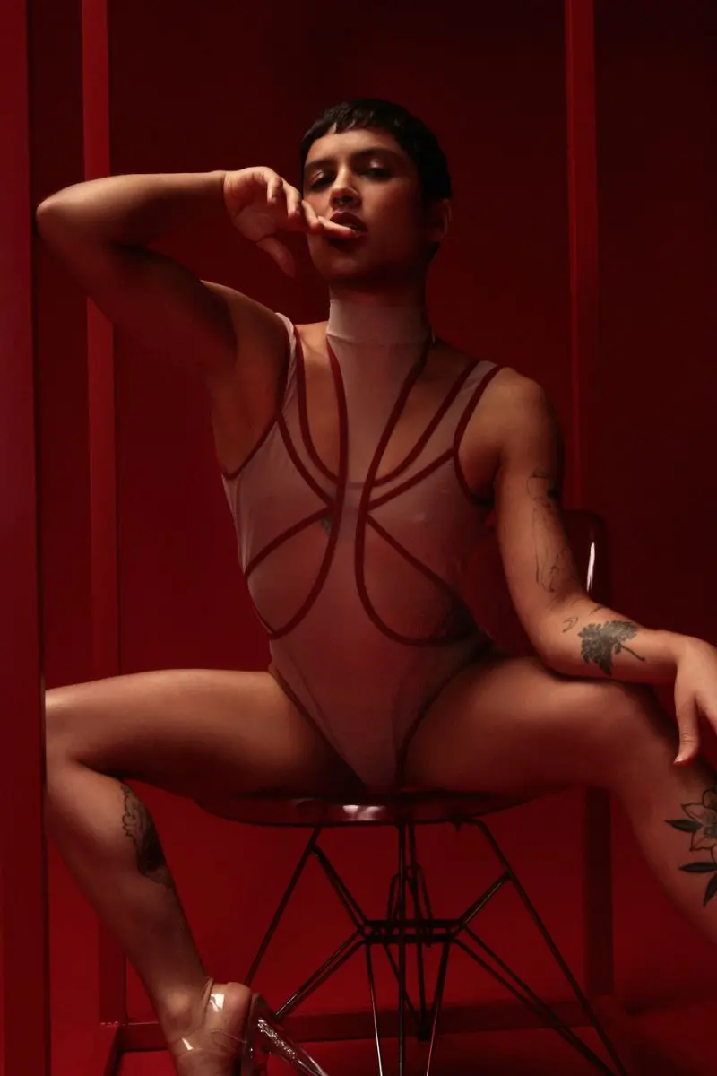Rolling Peek-A-Boo Bodysuit - Beige/Cherry 1