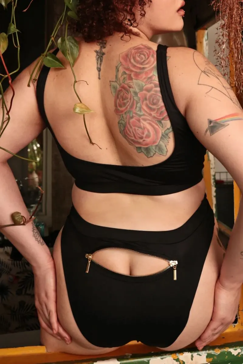 Rolling Peek High Leg Shorts - Black 1