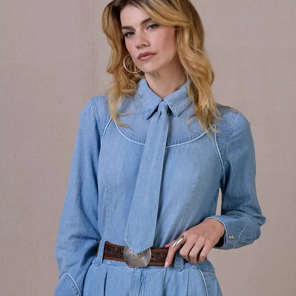 Buckskin Blues Chambray Top By Double D Ranch 1