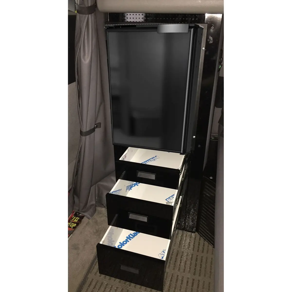 Ic184002-15 Peterbilt Refrigerator Kit 379 Passenger Kit (Gloss Black) 1