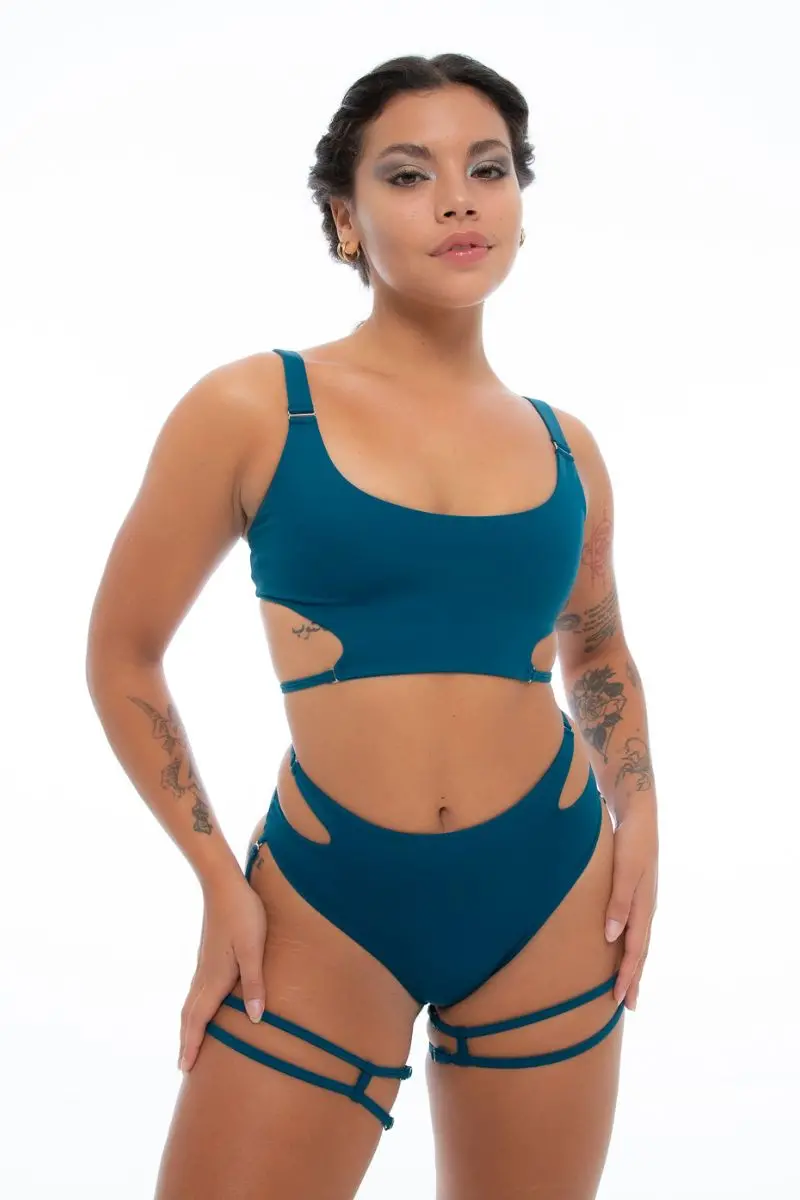 Nona Perkasa Gladiolus Bottoms - Zenith 1