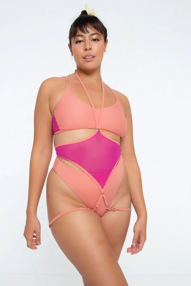 Nona Perkasa Night Lily Body Garter - Coral Pink/Fuschia 1