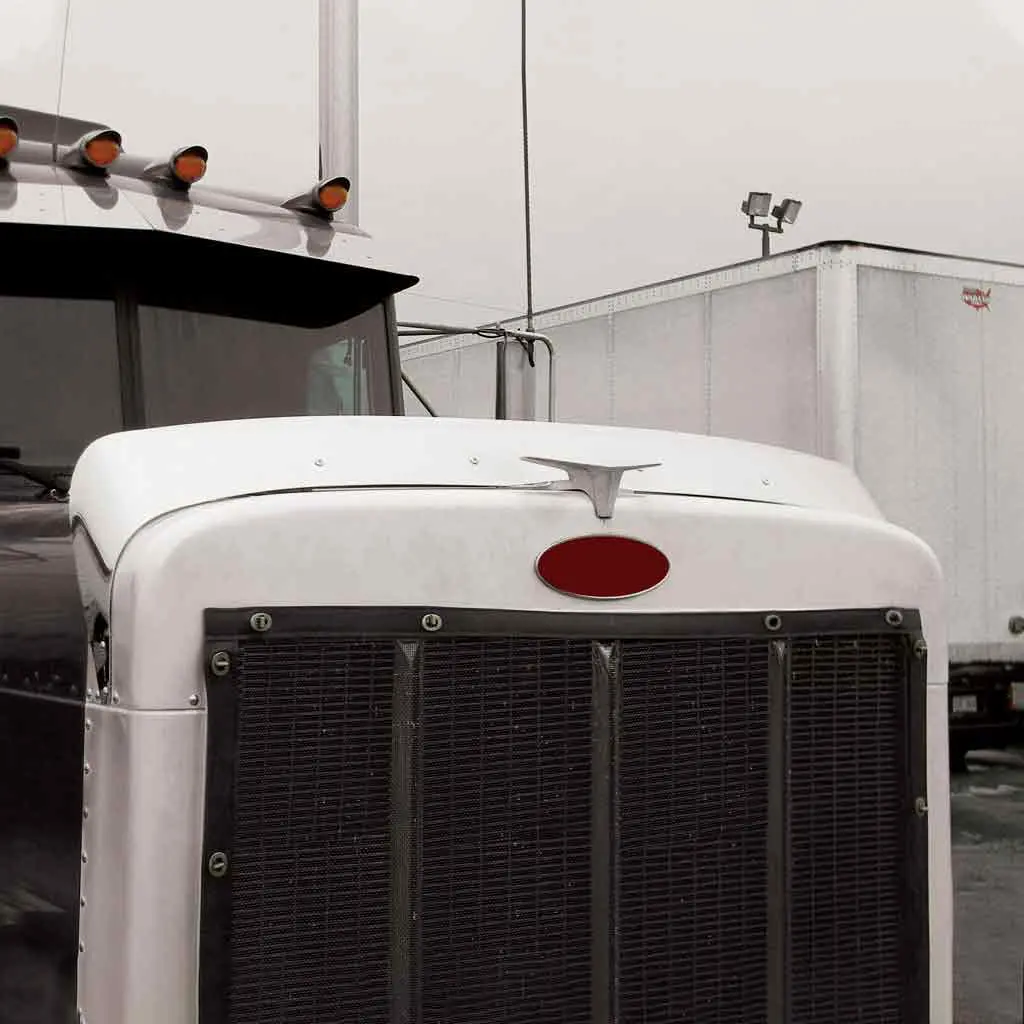 Thod-Pet3k Peterbilt - 378/379 Short Hood - Hoodshield Bug Deflector 1