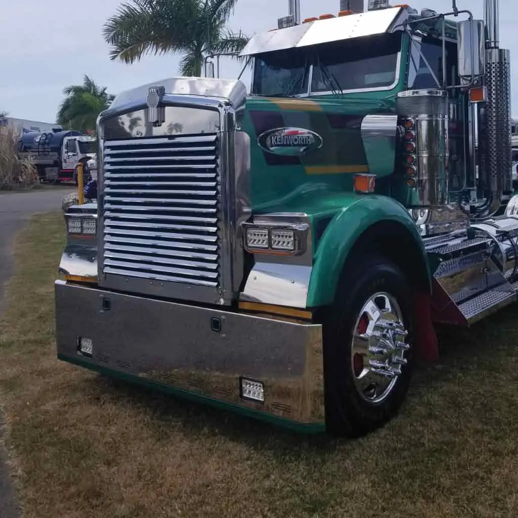 Tk-1202 Kenworth - W900b - Headlight Surround Fender Guard 1