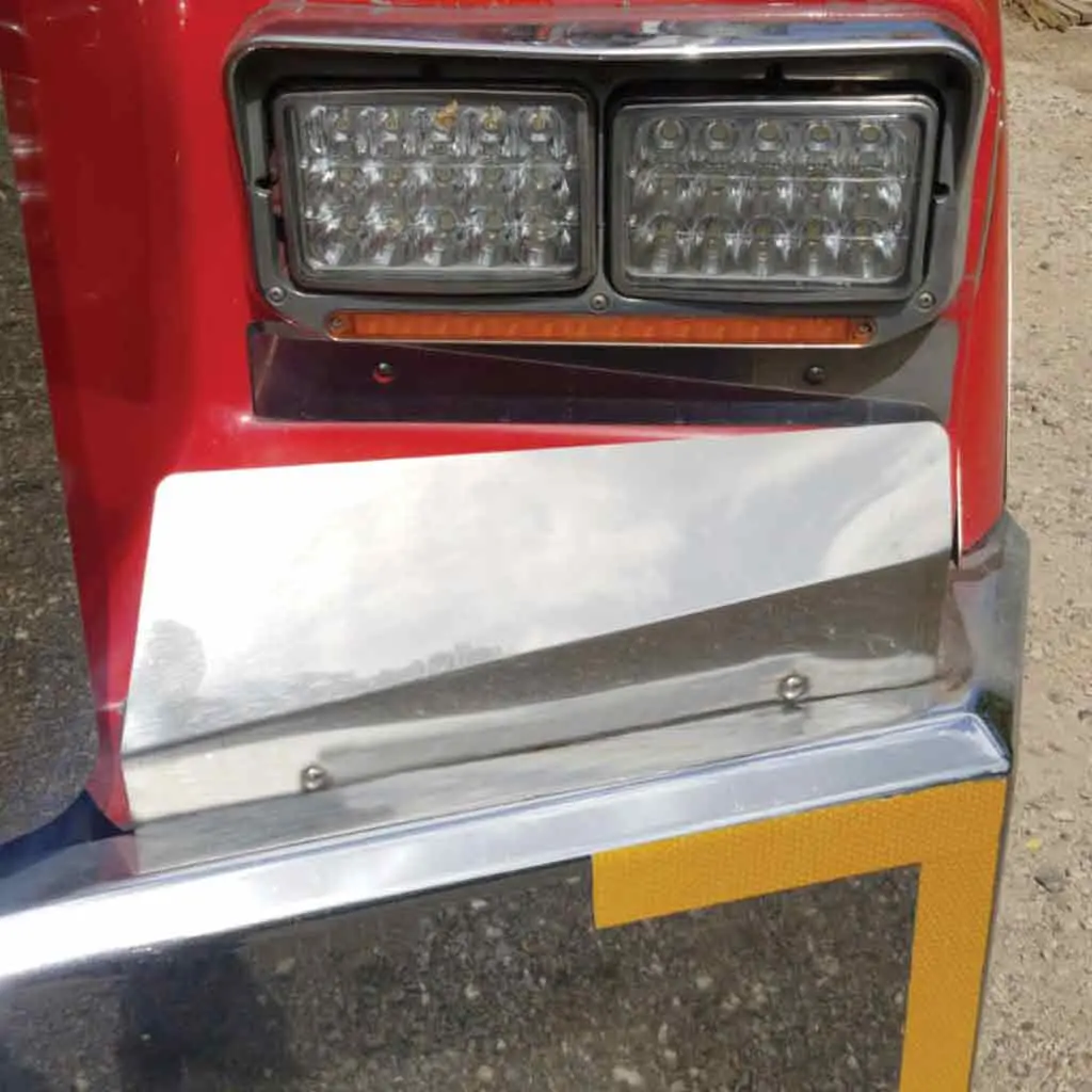 Tk-1225 Kenworth - T800 - Under Headlight Fender Guards (1989-1995) 1
