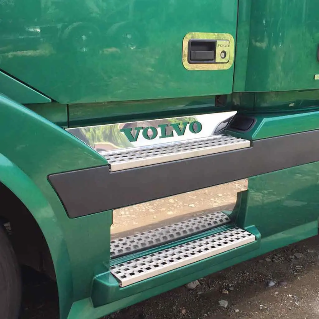 Tv-1436 Volvo Vn/Vnl Upper Kick Plates (2003-2018) – Front | Volvo Cutout 1