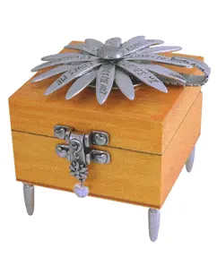 Loves Me  Wooden Box 1