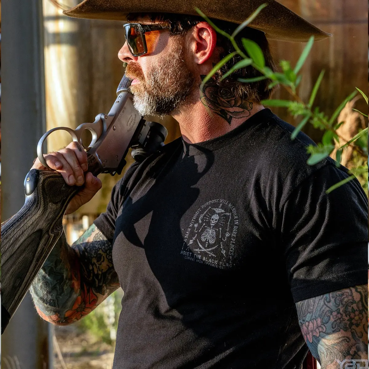 Hoist The Black Flag Skull & Bones Men's T-Shirt 4